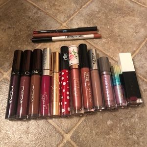 Total lip bundle: liquid lipstick, liner, gloss